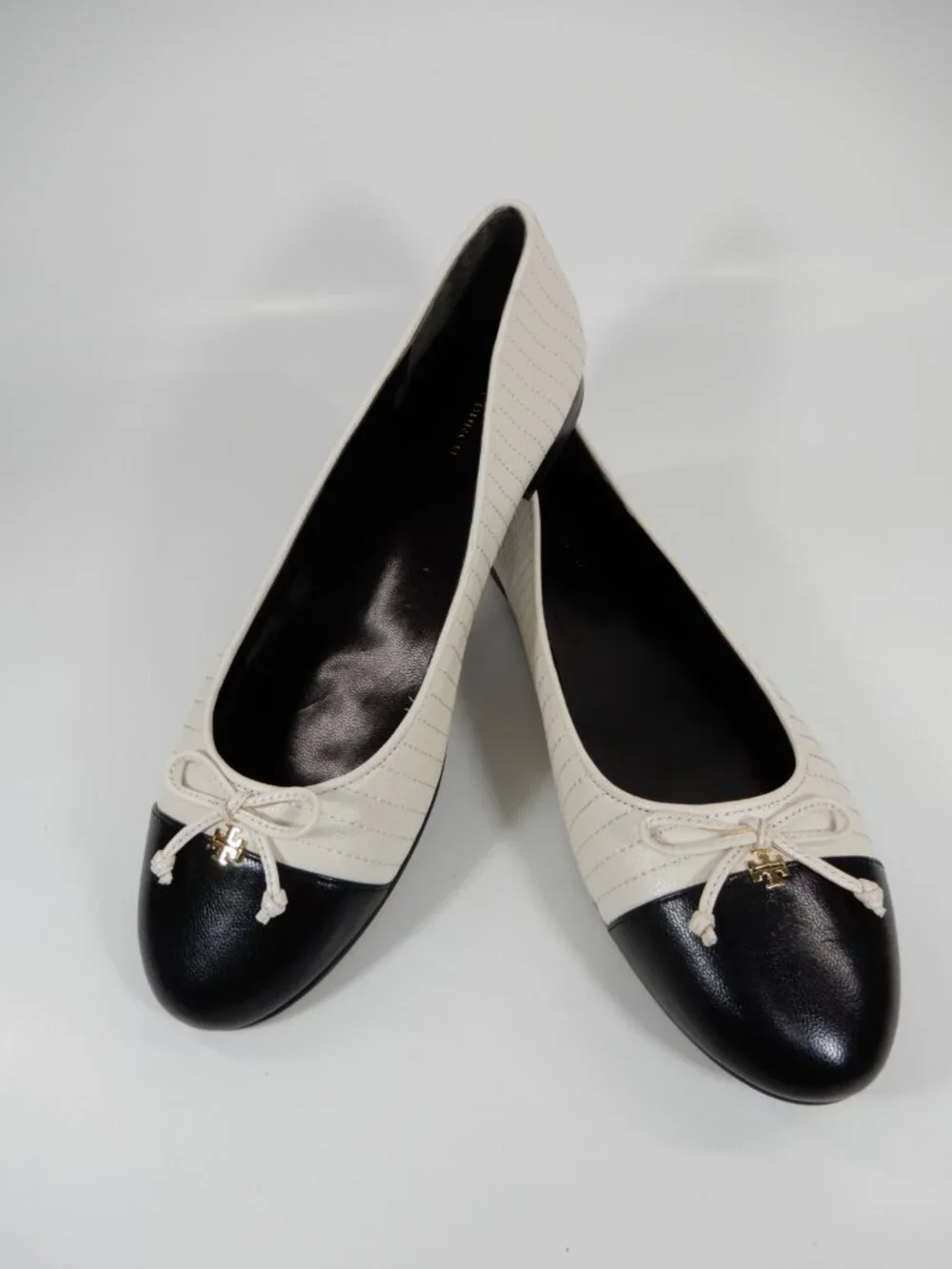 Tory Burch Quilted Cap Toe Ballet Flats Size 8.5 Cream Black Leather Bow NEW